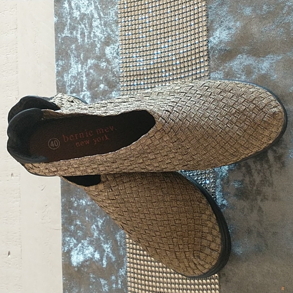 bernie mev. Shoe Booties